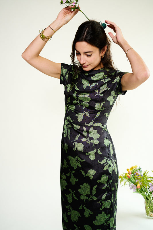 The Southampton Garden Dress, Amlul